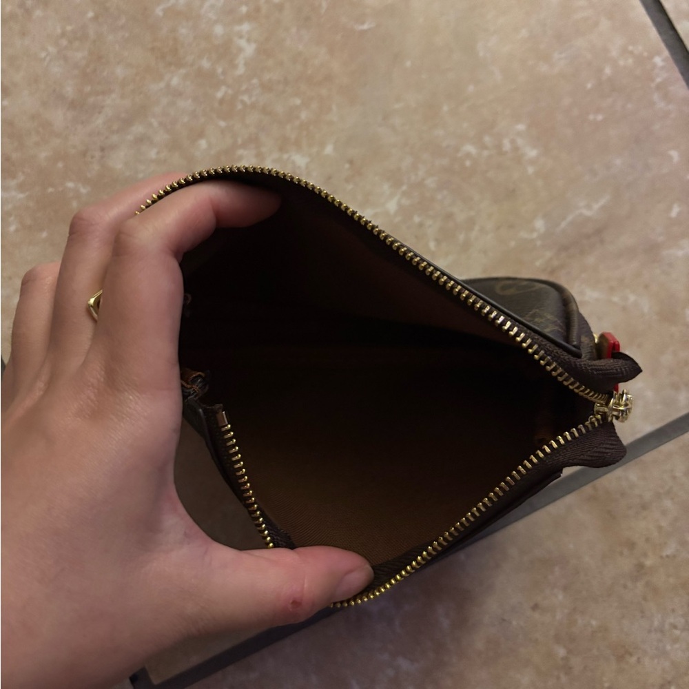 Elegant Designer Mini Bag with Gold Chain - Picture 2 of 2